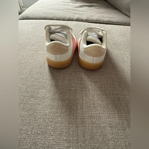 Size 5 adidas toddler girl tennis shoes - Picture 4 of 8